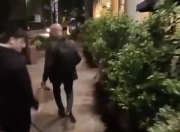 🤯网传视频球迷向瓜帅说"你输了" 瓜帅震怒&差点动手被同伴拉走