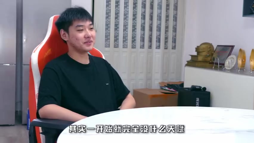 OMG上单Hery：第一年还卡在白金二 第二年就打上职业了~