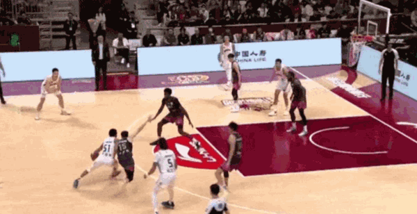 🏀CBA战报：余嘉豪21+17&巴斯27+15 沃特斯23分 浙江以127-90大胜上海